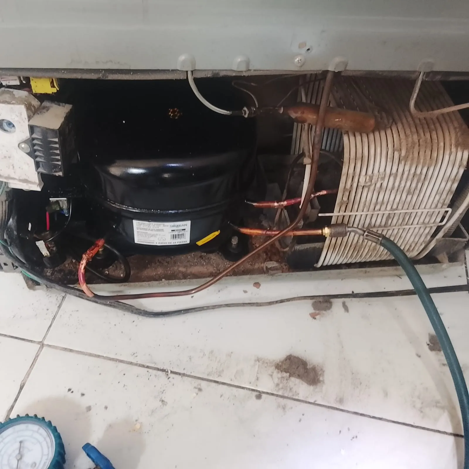 Revisión de compresor y carga de gas